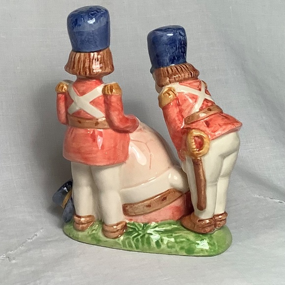 Humpty Dumpty porcelain figure by Quon Quon. “Once Upon A Time” - Picture 3 of 4